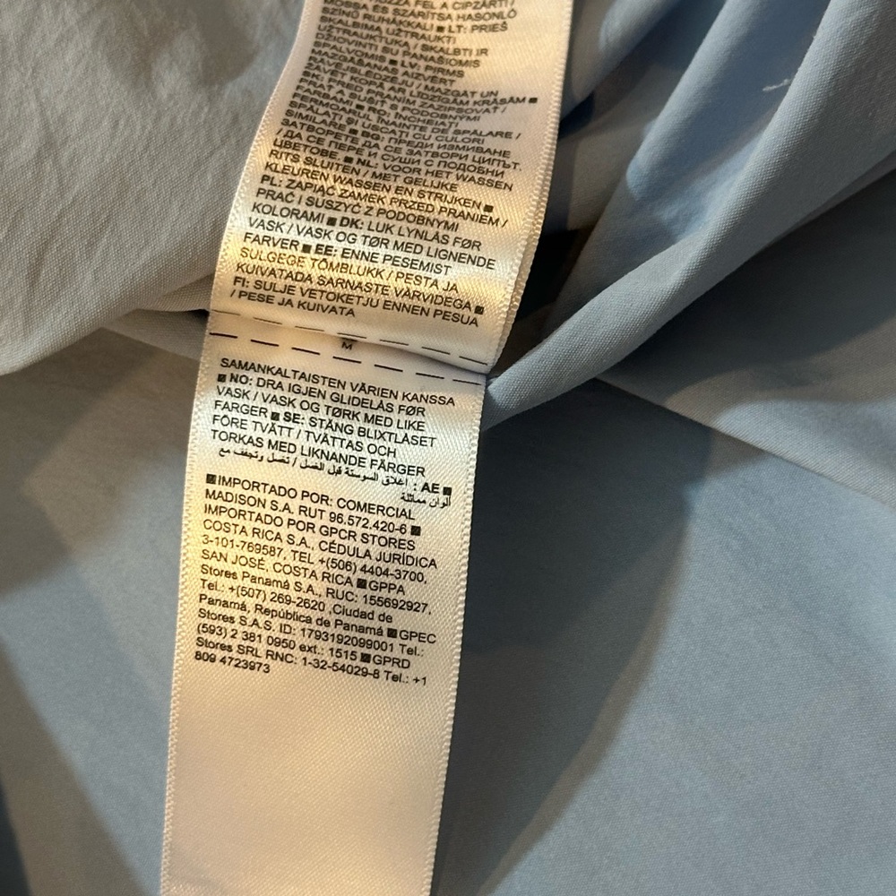 Athleta Blue Button Up Shirt Size M Lightweight w/ Zipper Pocket - Picture 13 of 16
